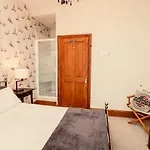 Durnford St- Amazing Location - Free Wifi