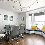 Perfect Summer Getaway For Groups & Families - Central Plymouth House Sleeps 8 - Spacious - 3 Bathrooms - Habita Property