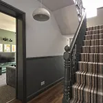 Perfect Summer Getaway For Groups & Families - Central Plymouth House Sleeps 8 - Spacious - 3 Bathrooms - Habita Property