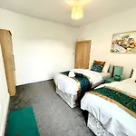 3 Bedroomed House For Up To 7 People, Close To The Hoe, Barbican & City Centre