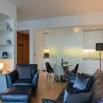 Luxurious 1 Bed Rwy Apartment