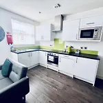 Fox House Studios, Aparthotel
