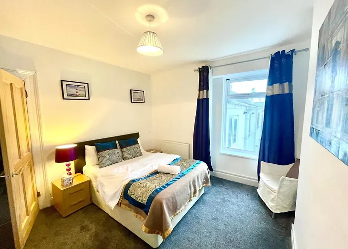3 Bedroomed House For Up To 7 People, Close To The Hoe, Barbican & City Centre