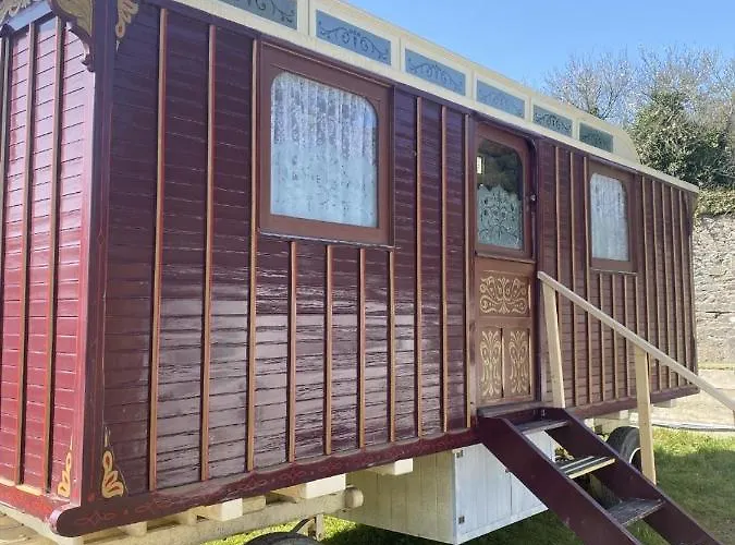 Vintage Showman\'S Wagon For Two Close To Beach