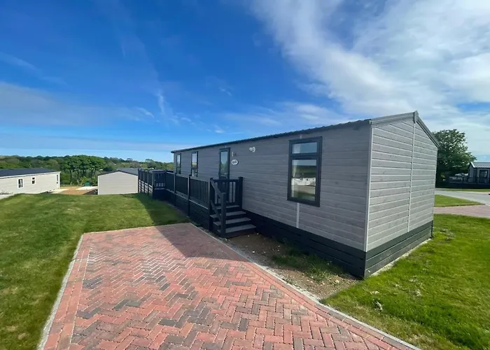 Luxury 6 Bed Lodge With Hot Tub