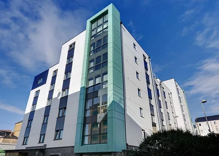 Zeni Ensuites, Central Plymouth