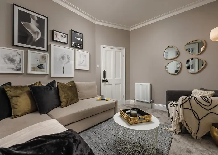 The Getaway! 3 Bed House - Plymouth - Sleeps 7 - Free Parking - Habita Property