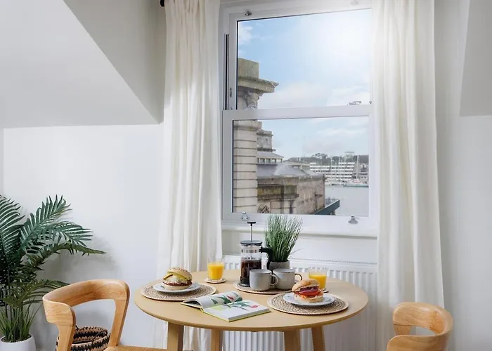 2 Bed - Penthouse The Gatehouse By Pureserviced