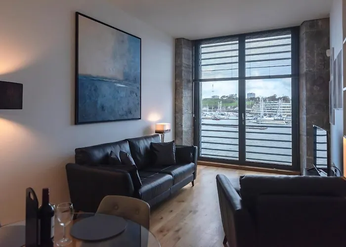 Luxurious 1 Bed Rwy Apartment