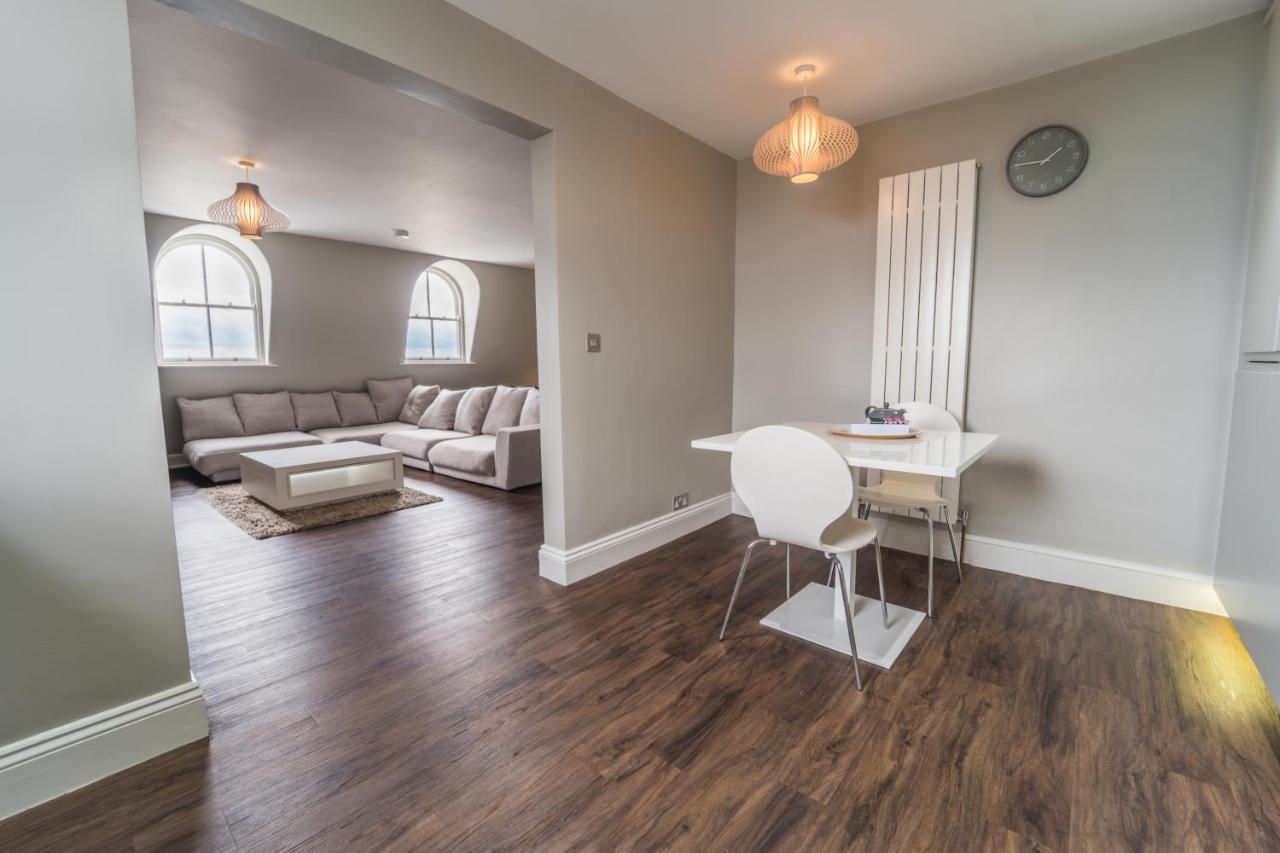 1 Elliot Terrace 4*