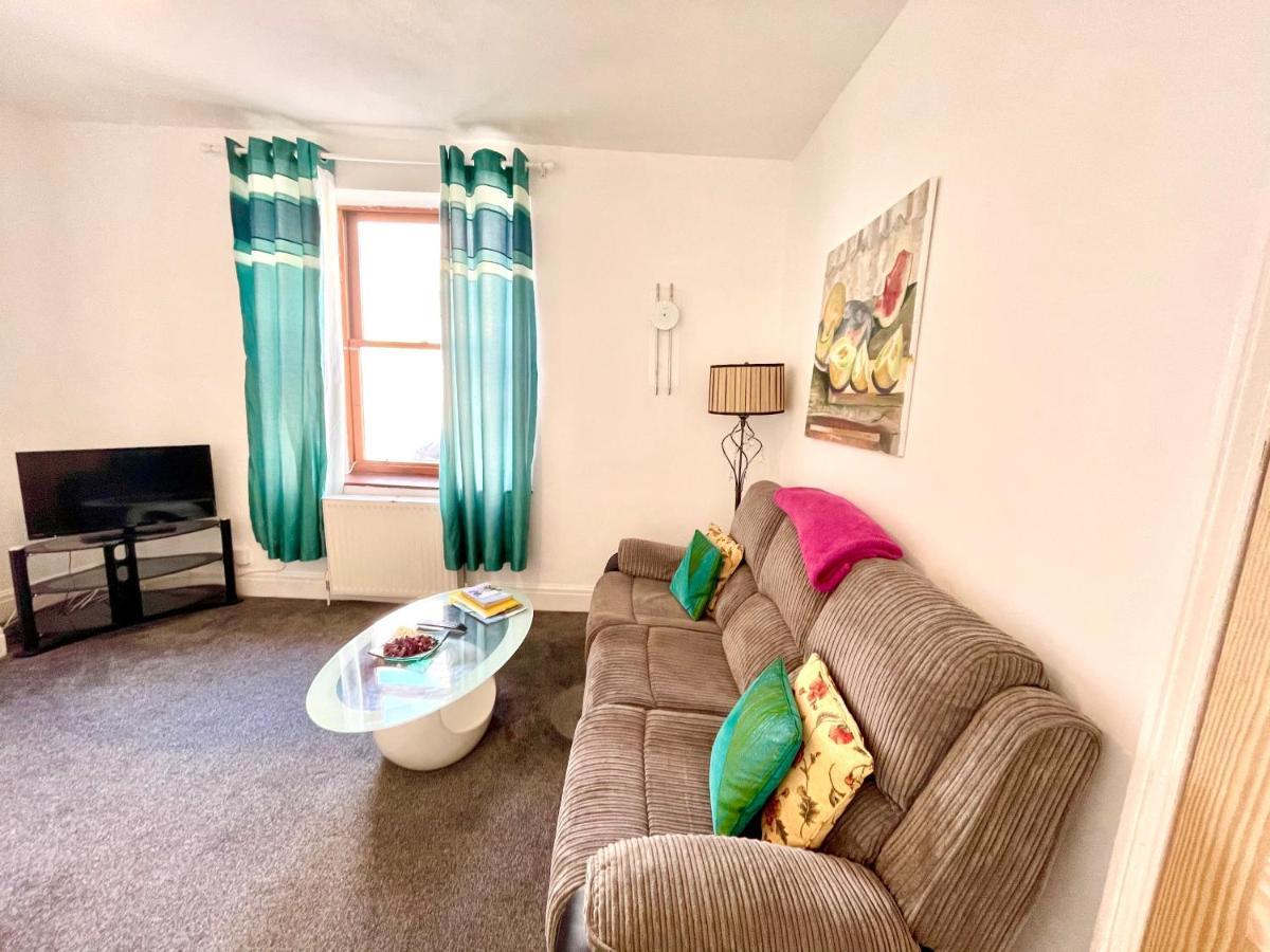 3 Bedroomed House For Up To 7 People, Close To The Hoe, Barbican & City Centre Plymouth