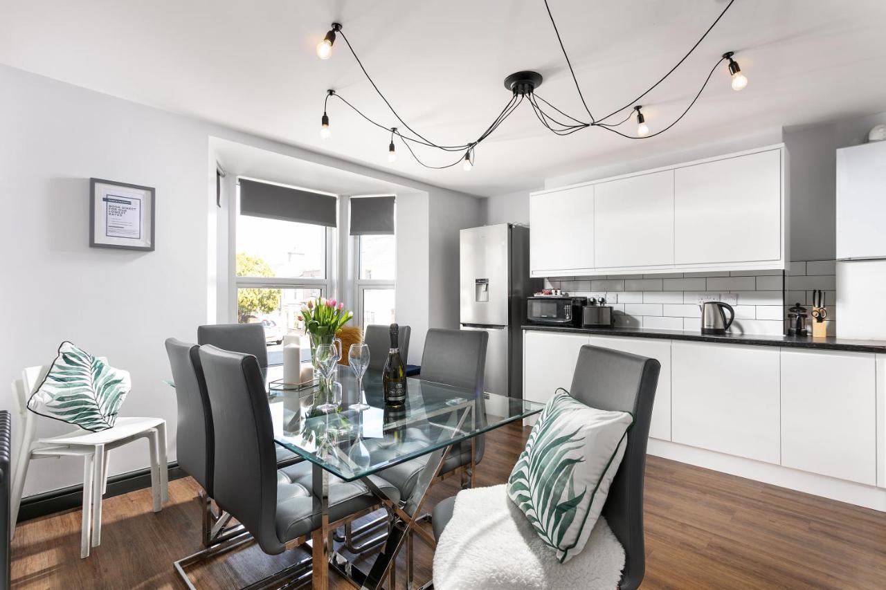 Family House: Spacious 8-sleeper With 3 Baths Holiday home Plymouth