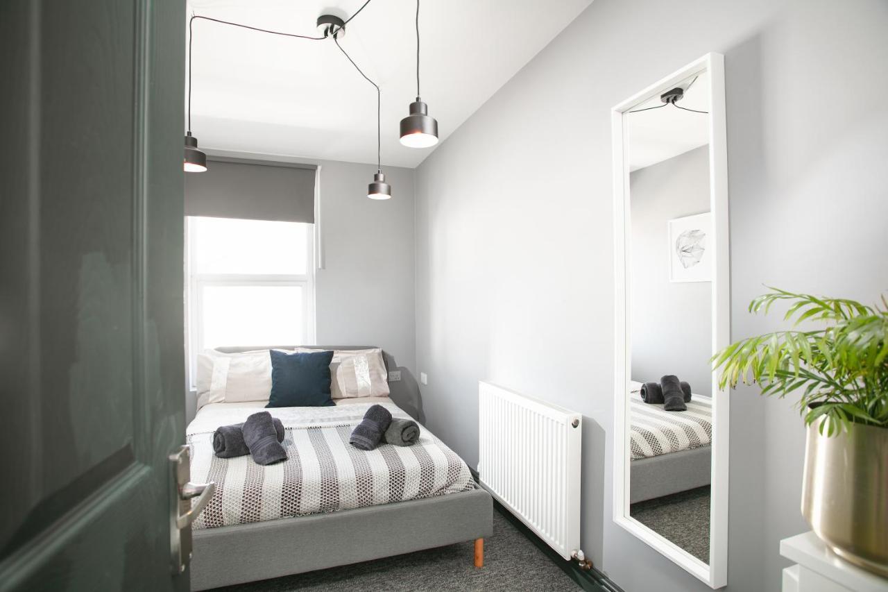 Holiday home Family House: Spacious 8-sleeper With 3 Baths