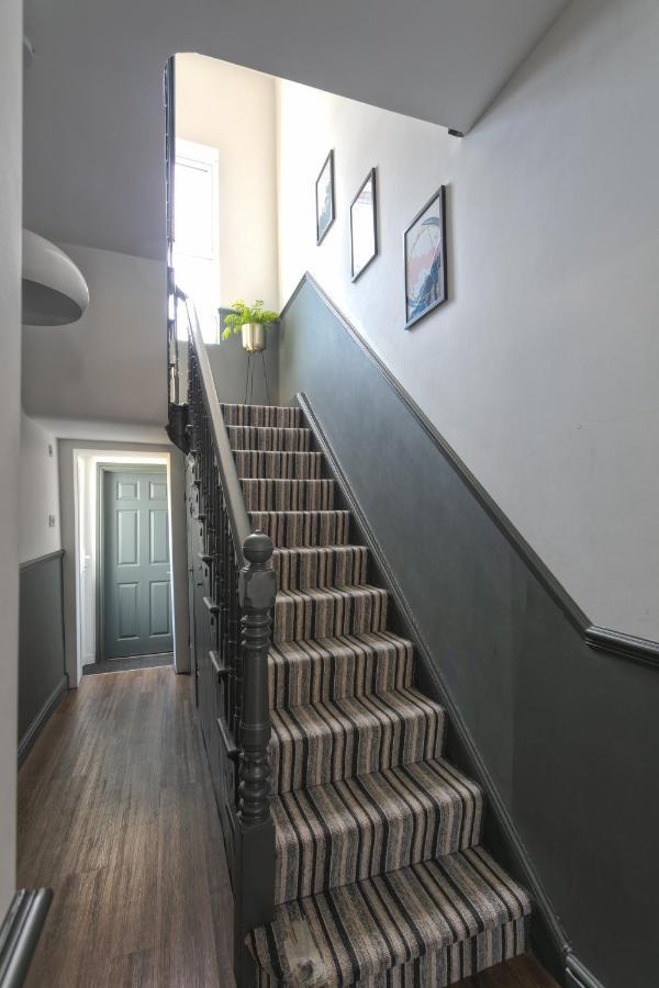 Family House: Spacious 8-sleeper With 3 Baths Holiday home