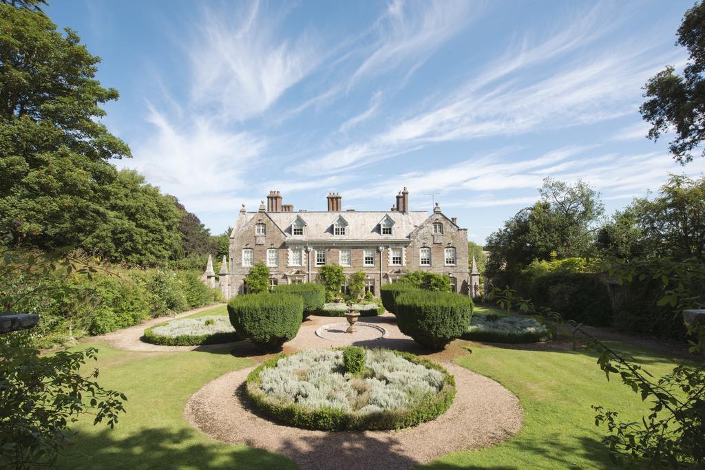 Langdon Court And Restaurant Country house