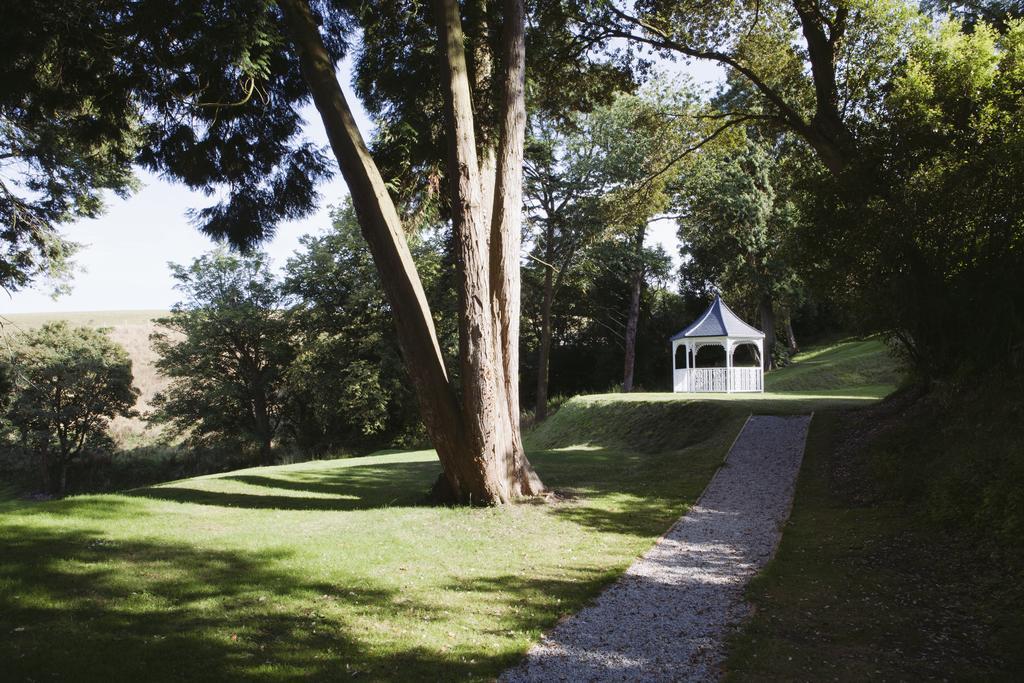 Langdon Court And Restaurant *