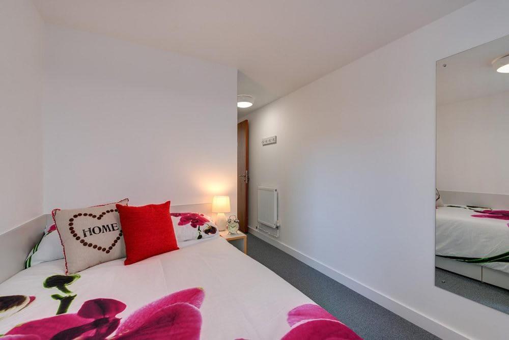 Zeni Ensuites, Central Plymouth * Plymouth
