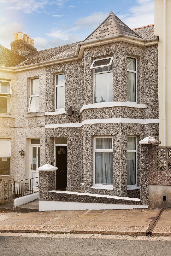 Holiday home - Sleeps Up To 10 - Free On Street Parking - Pets Welcome - By Luxe Living *