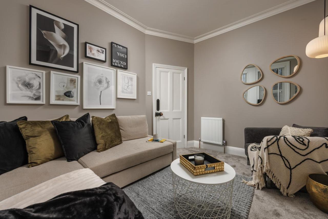 The Getaway! 3 Bed House - - Sleeps 7 - Free Parking - Habita Plymouth