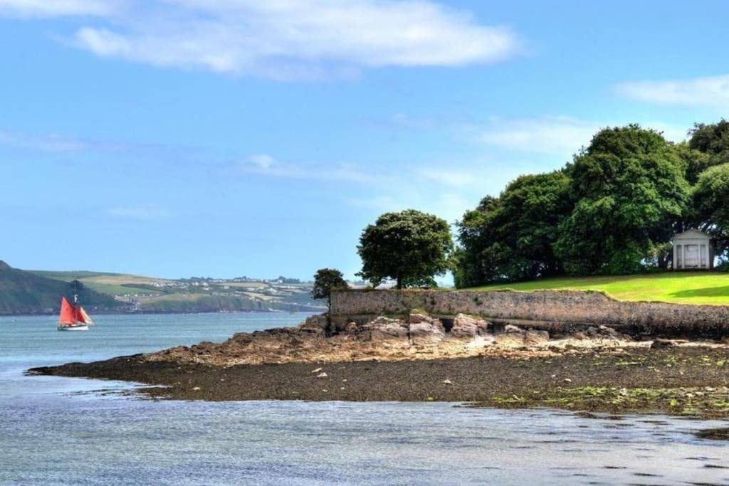 River Views, Free Parking, Near Royal William Yard Apartment *