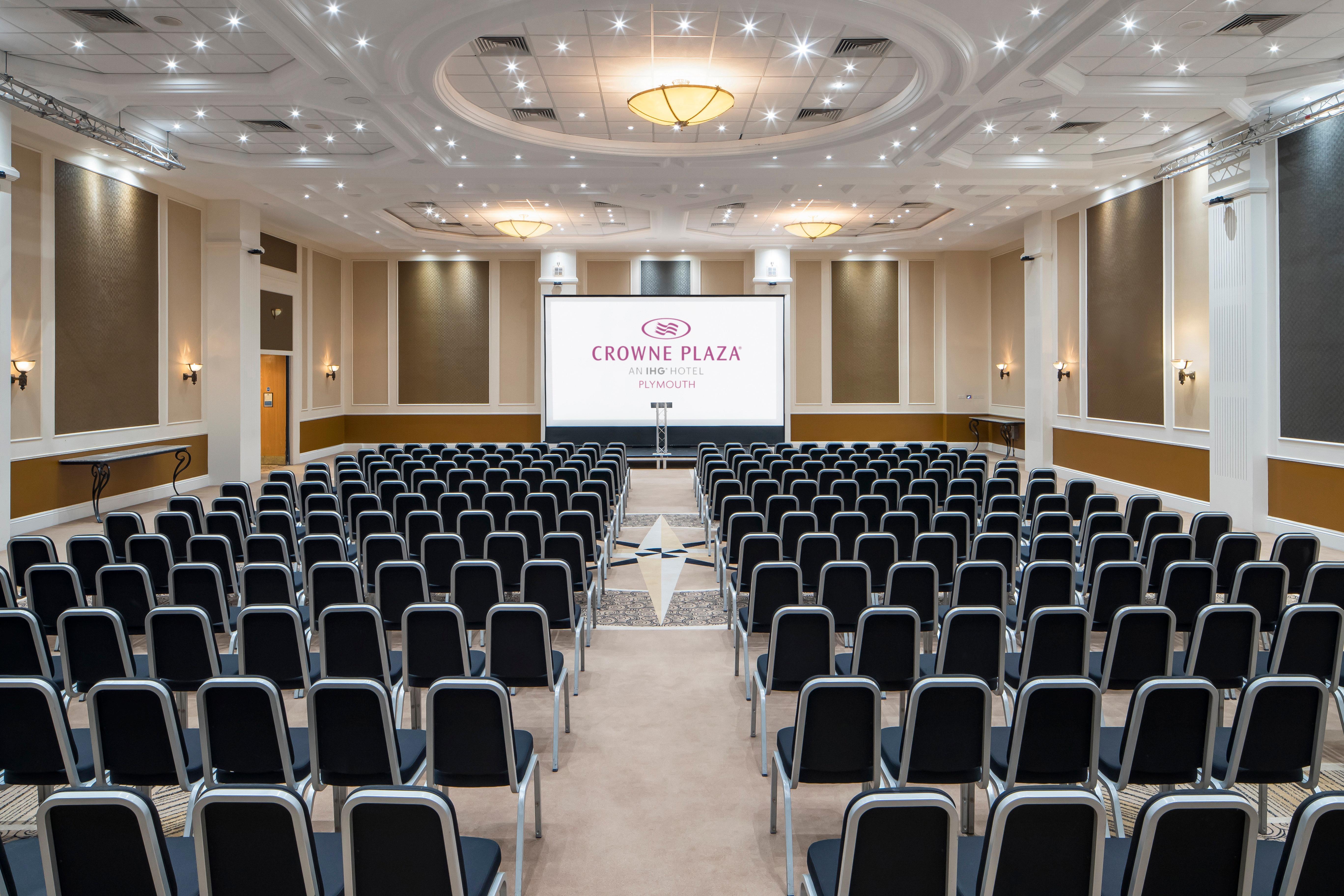Hotel Crowne Plaza By Ihg 4*