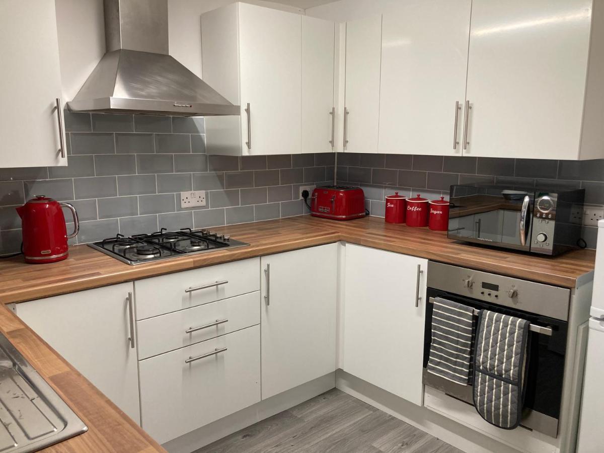 Beautiful One Double Bedroom With Additional Single Bed And One Single Bedroom With A Sofa Bed In Lounge * Plymouth