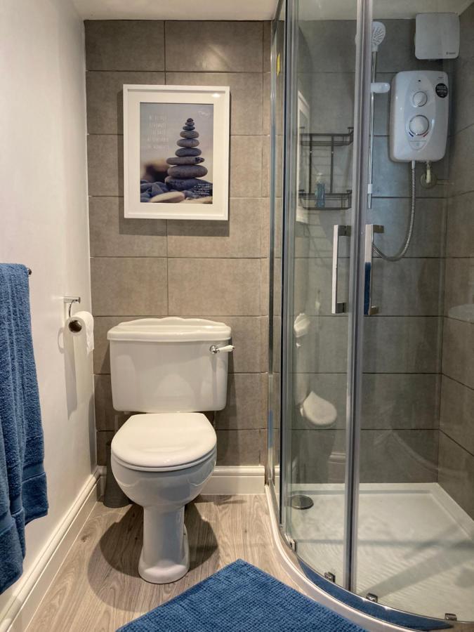 Apartment Beautiful One Double Bedroom With Additional Single Bed And One Single Bedroom With A Sofa Bed In Lounge Plymouth