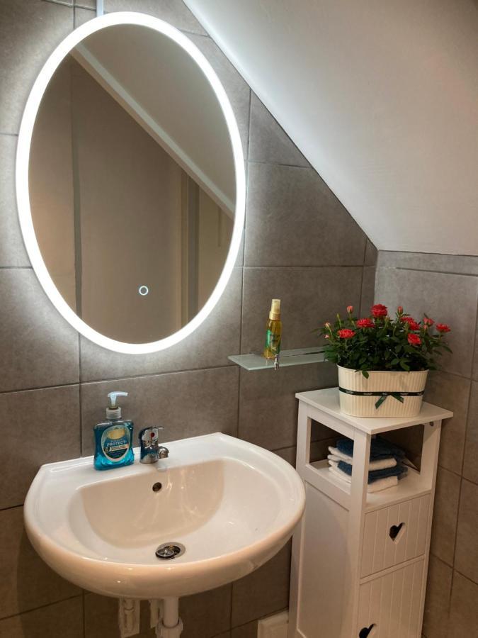 Beautiful One Double Bedroom With Additional Single Bed And One Single Bedroom With A Sofa Bed In Lounge Apartment