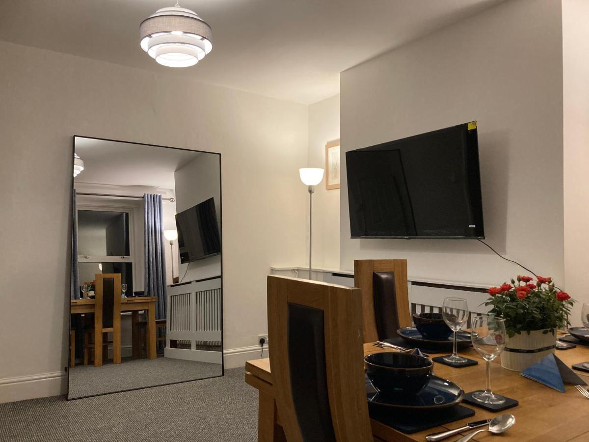 Beautiful One Double Bedroom With Additional Single Bed And One Single Bedroom With A Sofa Bed In Lounge *