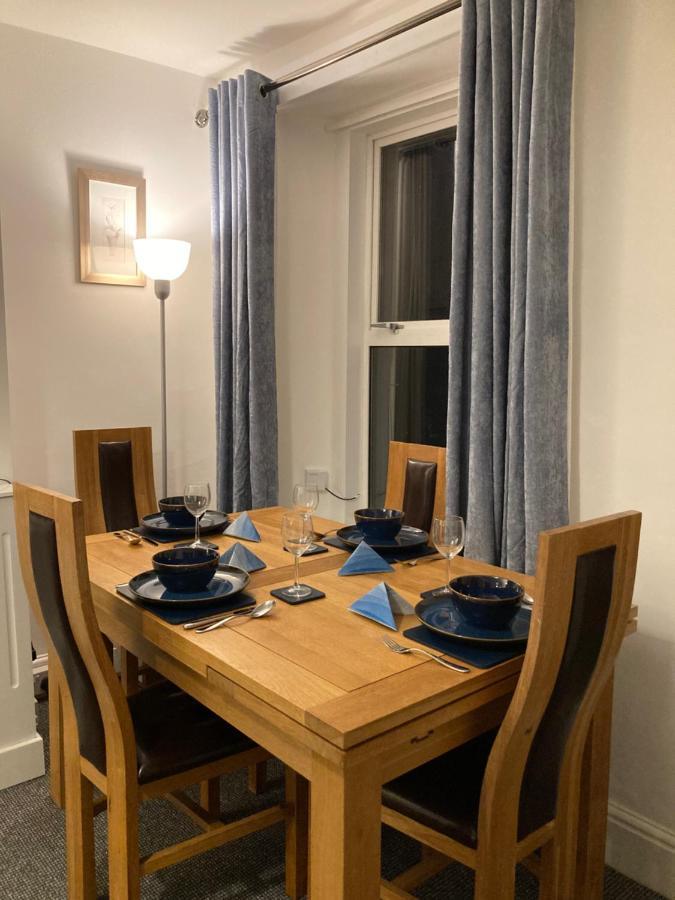 Apartment Beautiful One Double Bedroom With Additional Single Bed And One Single Bedroom With A Sofa Bed In Lounge Plymouth