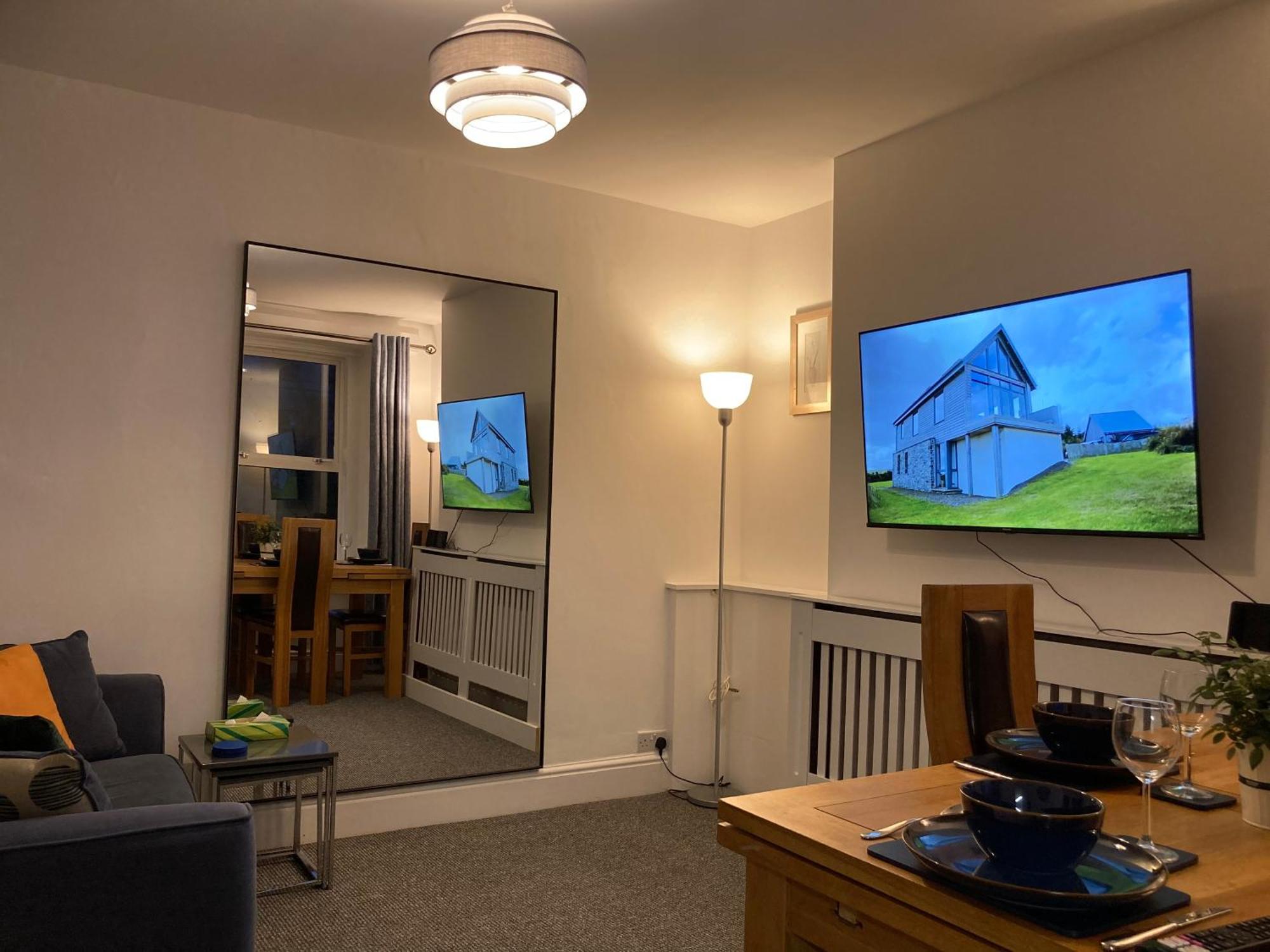 Beautiful One Double Bedroom With Additional Single Bed And One Single Bedroom With A Sofa Bed In Lounge Apartment
