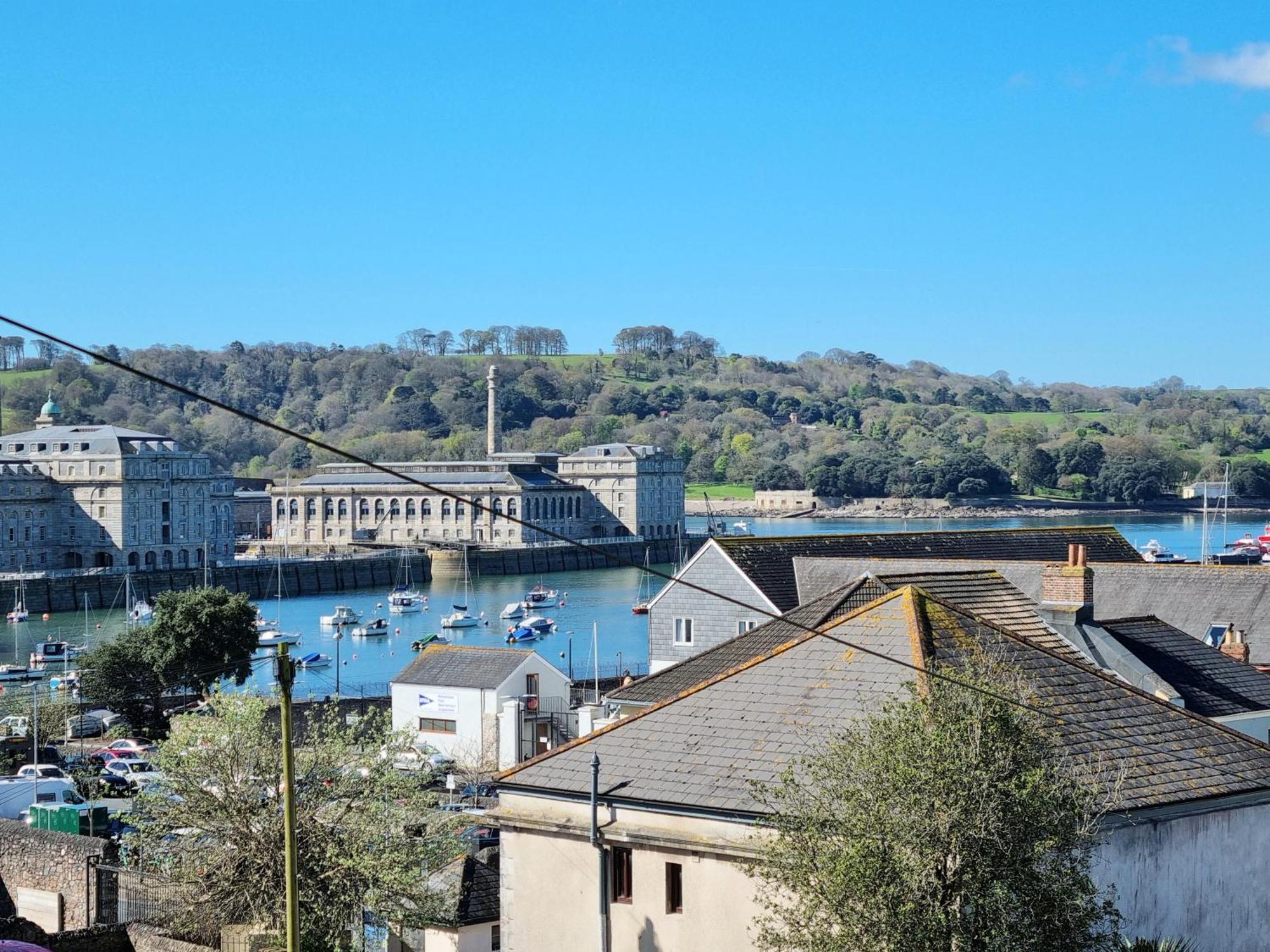 River Views, Free Parking, Near Royal William Yard Apartment