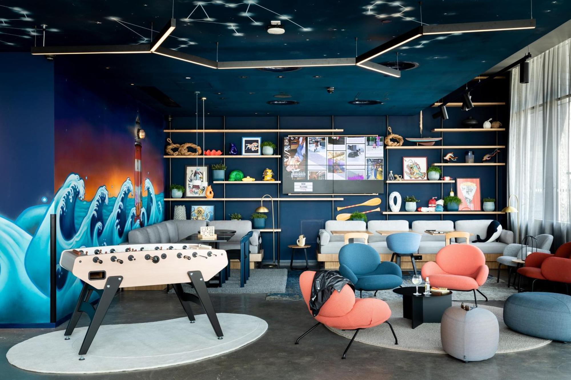 Moxy 3*