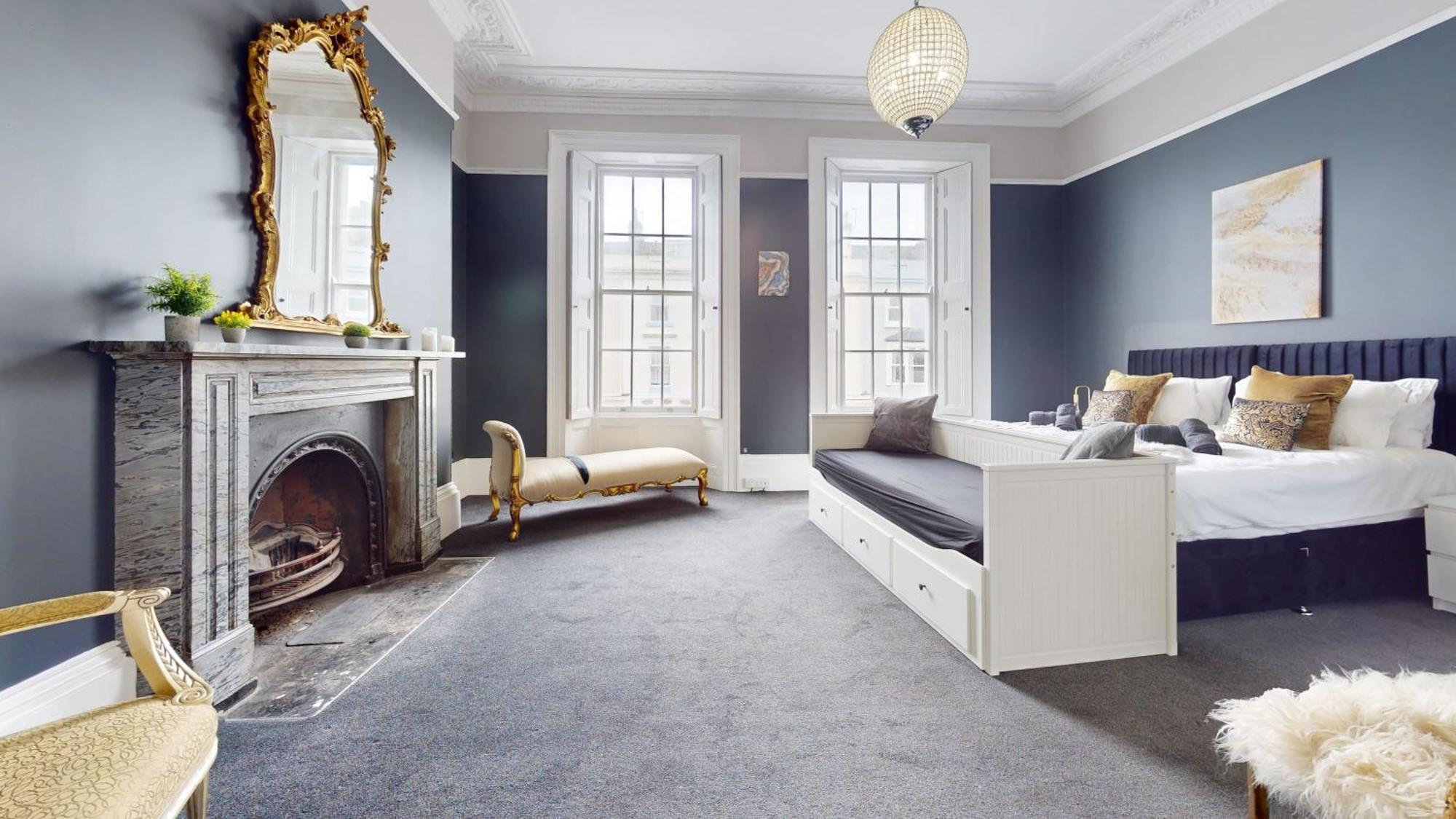 Casa de férias The Hoe, Beautiful 5-bedroom House, Garden, Secure Parking, Sleeps 12 Plymouth