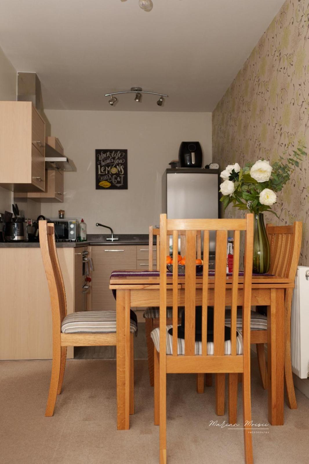 Lovely 1 Bedroom Apartment *