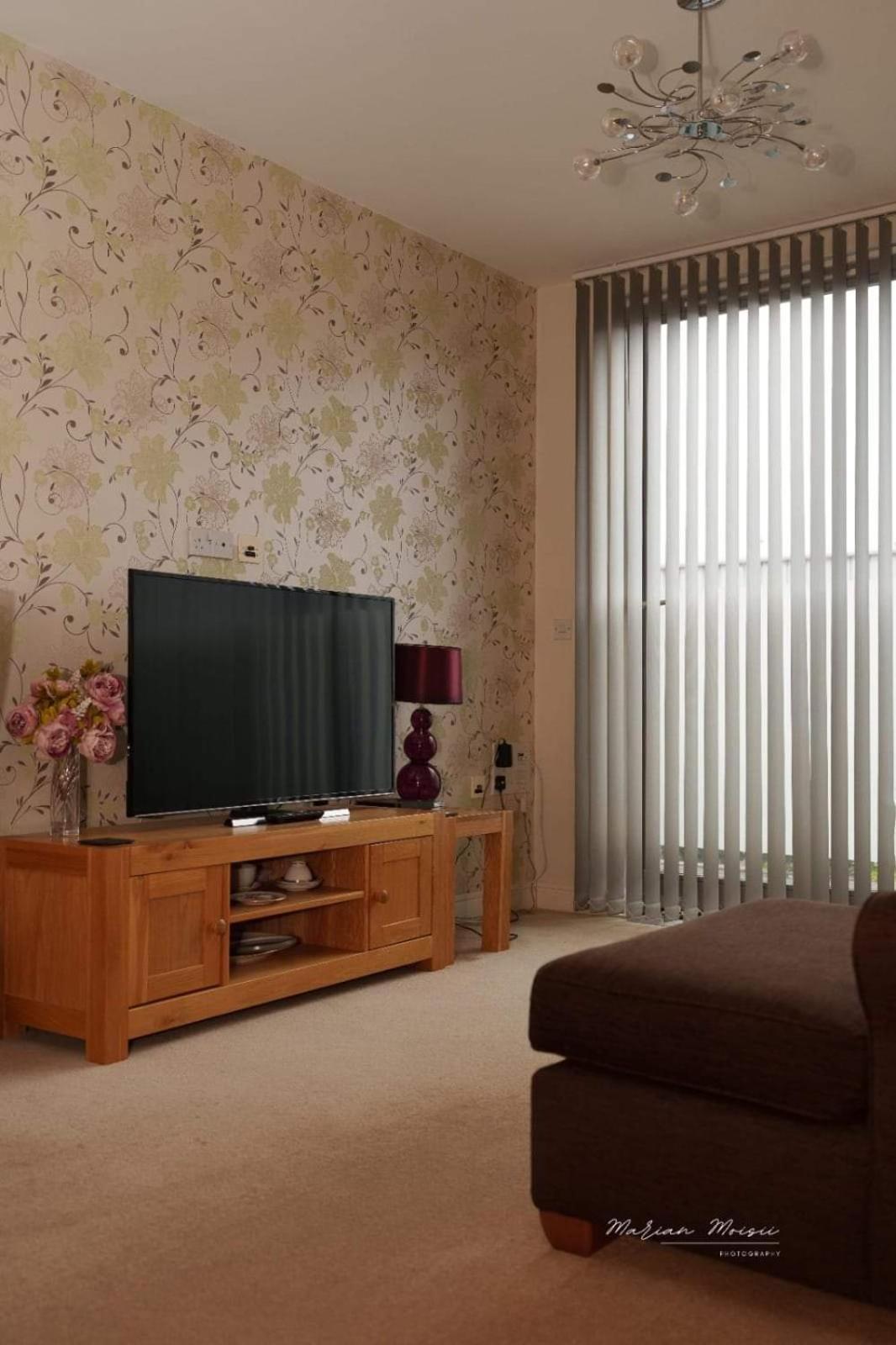 Lovely 1 Bedroom Apartment *