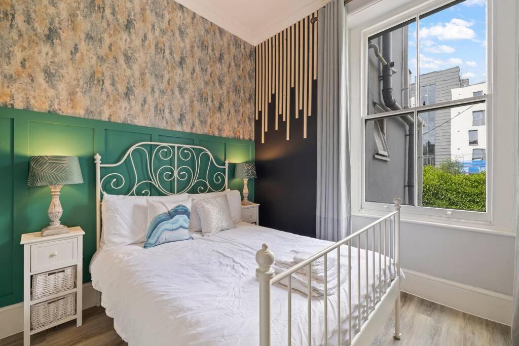 Stylish Plymouth Gem - Sleeps 6 Plymouth
