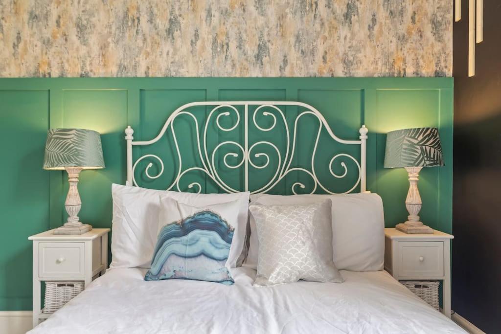 Stylish Plymouth Gem - Sleeps 6 * Plymouth