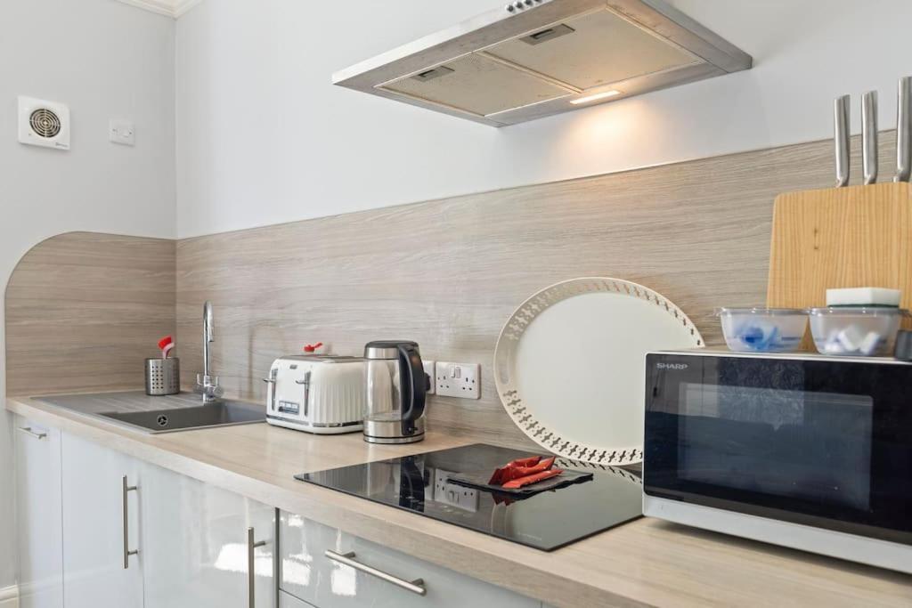 Apartment Stylish Plymouth Gem - Sleeps 6 *