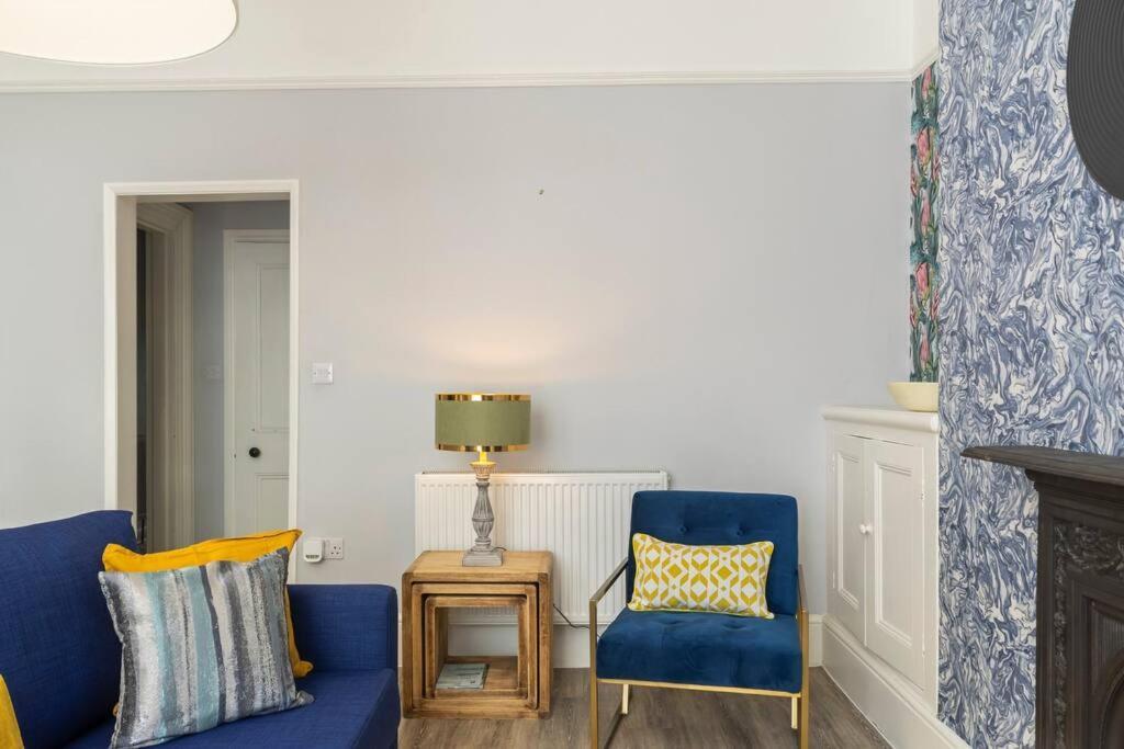 Apartment Stylish Plymouth Gem - Sleeps 6