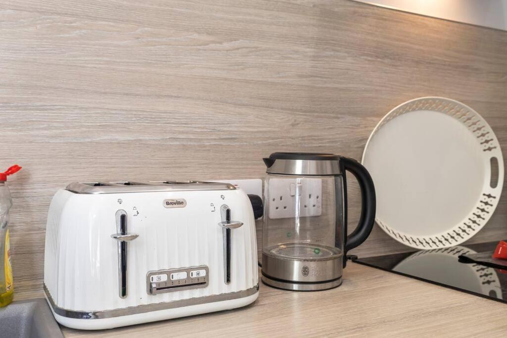 Apartment Stylish Plymouth Gem - Sleeps 6 Plymouth