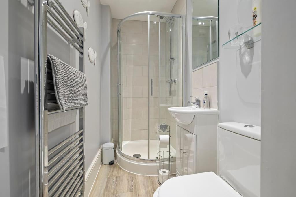 Stylish Plymouth Gem - Sleeps 6