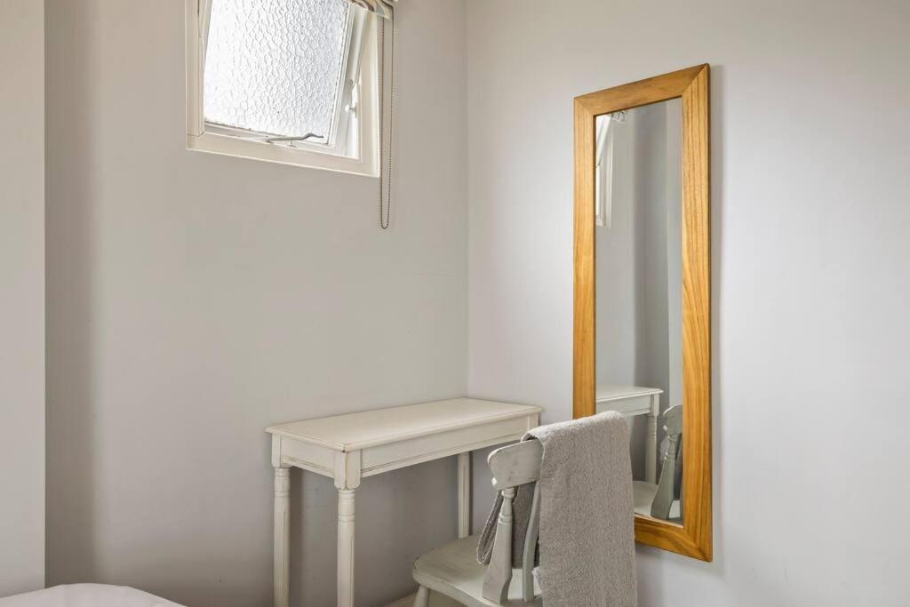 Stylish Plymouth Gem - Sleeps 6 Apartment