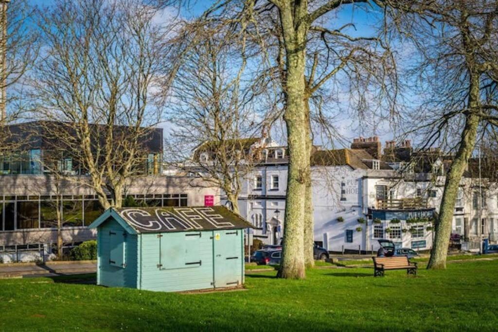 Apartment Stylish Plymouth Gem - Sleeps 6