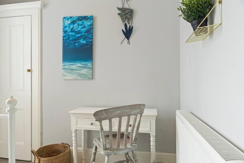 Apartment Stylish Plymouth Gem - Sleeps 6