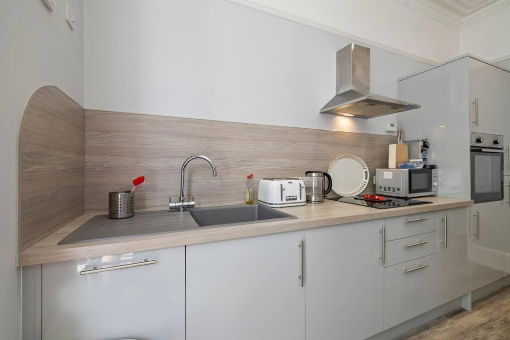 Stylish Plymouth Gem - Sleeps 6 Apartment Plymouth