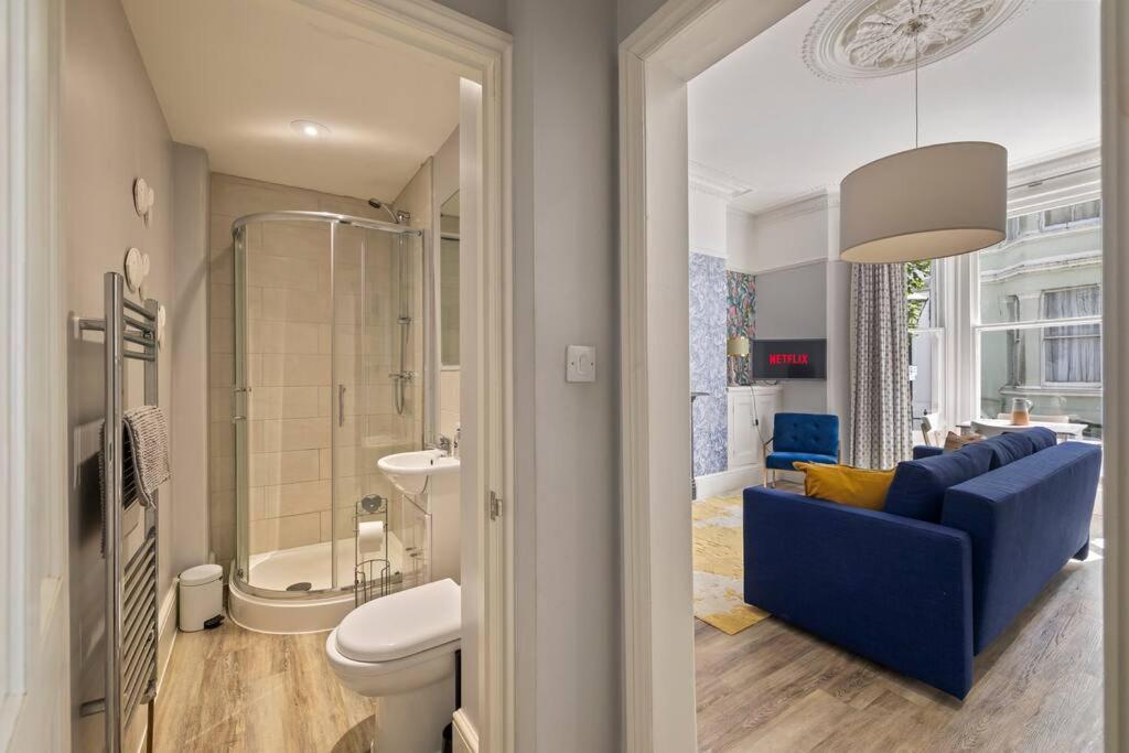 Apartment Stylish Plymouth Gem - Sleeps 6