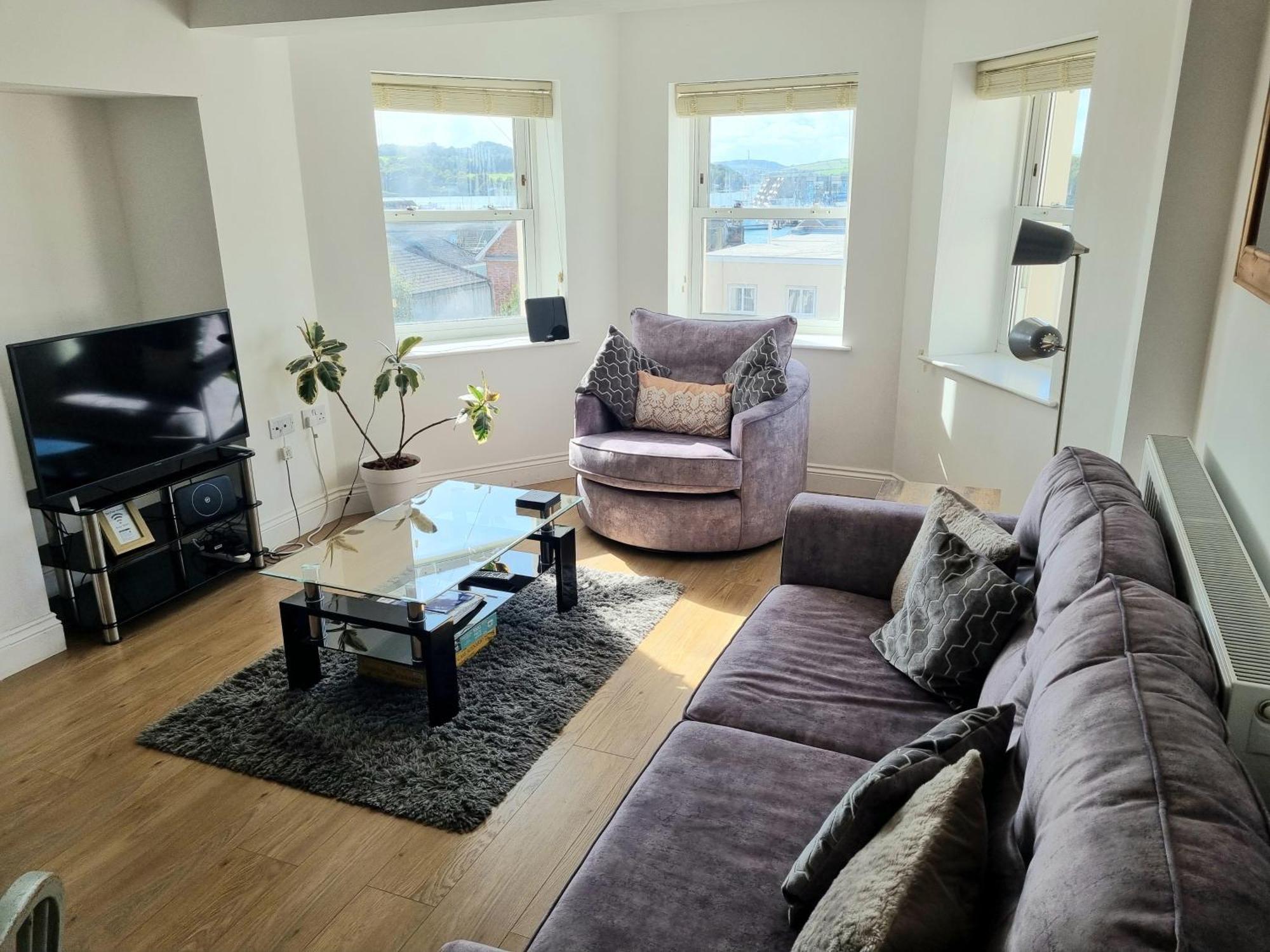 River Views, Free Parking, Near Royal William Yard Apartment *
