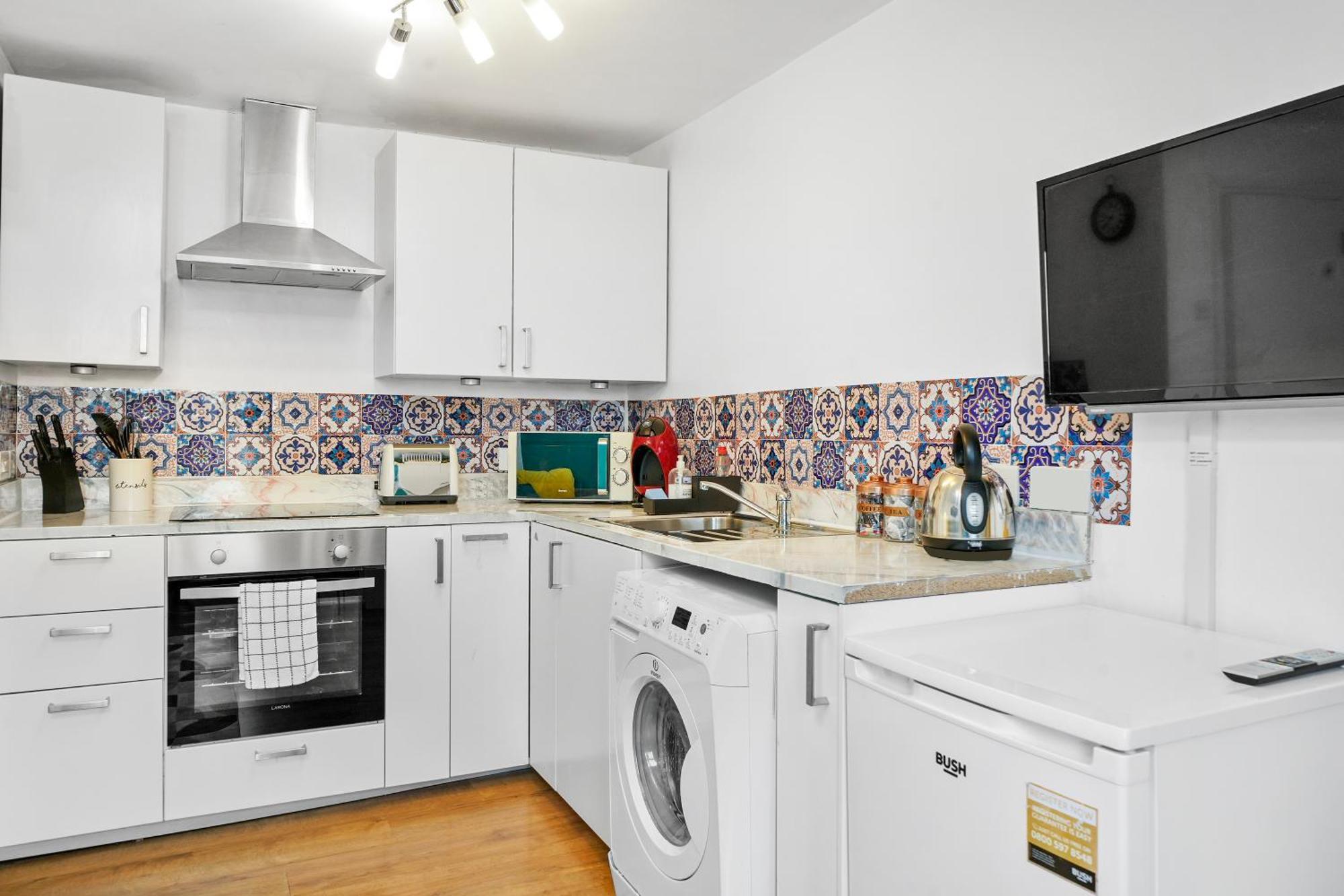Cosy In - Sleeps 4 *