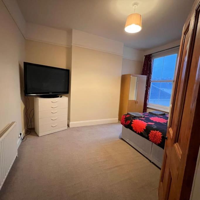Entire First Floor Apartment - Central Plymouth Plymouth